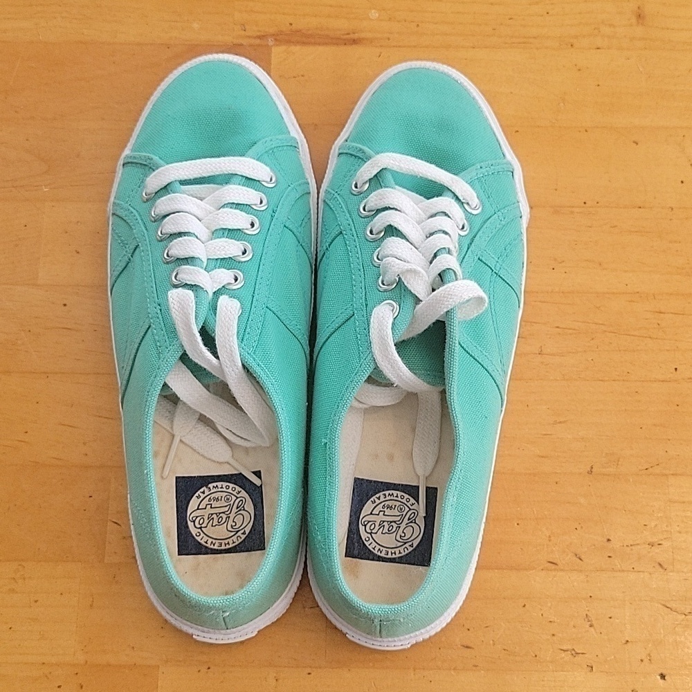 Gap size 9.5 shoe